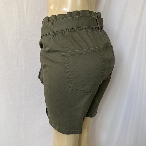 AVA & VIV Women’s Chic And Stylish Paper Bag Olive Shorts Plus Size 1X NWOT - Picture 4 of 6